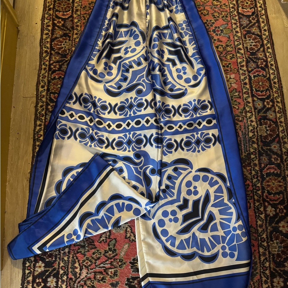 Elegant Blue and White Patterned pant